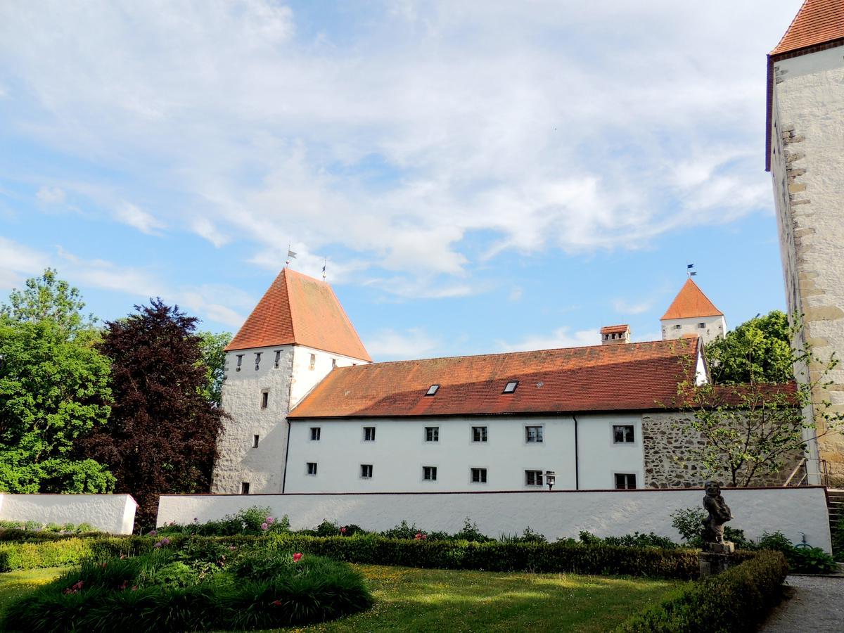Gaestehaus Maelzerei Auf Schloss Neuburg Am Inn Exterior photo